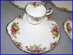 12 Royal Albert Old Country Roses Bone China Snack Luncheon Plates with 12 Cups