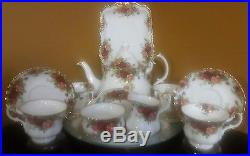 15 pieces Royal Albert Old Country Roses tea set for 4