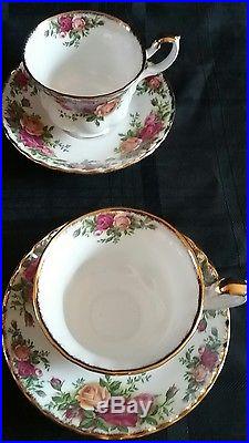 16 Piece Royal Albert Old Country Roses Bone China Dinnerware & Tea With Gold Trim