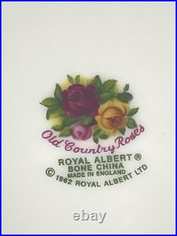 1962 Old Country Roses by Royal Albert Beautiful Teapot With Lid 71/2 Tall