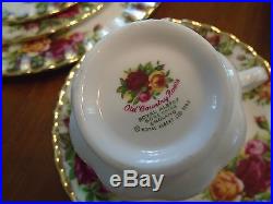 1962 Royal Albert Bone China Old Country Roses 4 5-pc Place Settings + Veg Bowl