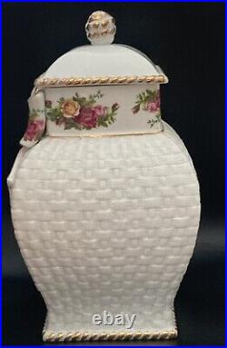 1962 ROYAL ALBERT OLD COUNTRY ROSES 12 Basketweave Biscuits Cookie Jar With Lid