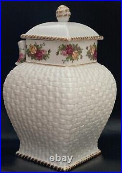 1962 ROYAL ALBERT OLD COUNTRY ROSES 12 Basketweave Biscuits Cookie Jar With Lid