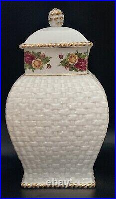 1962 ROYAL ALBERT OLD COUNTRY ROSES 12 Basketweave Biscuits Cookie Jar With Lid