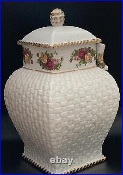 1962 ROYAL ALBERT OLD COUNTRY ROSES 12 Basketweave Biscuits Cookie Jar With Lid