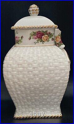 1962 ROYAL ALBERT OLD COUNTRY ROSES 12 Basketweave Biscuits Cookie Jar With Lid