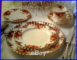 1962 Royal Albert 20 Piece Old Country Roses Bone China Dinnerware Set England