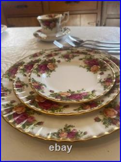 1962 Royal Albert 48 piece old country roses dinner set