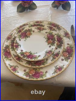 1962 Royal Albert 48 piece old country roses dinner set