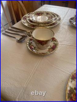 1962 Royal Albert 48 piece old country roses dinner set