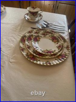 1962 Royal Albert 48 piece old country roses dinner set