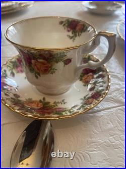 1962 Royal Albert 48 piece old country roses dinner set