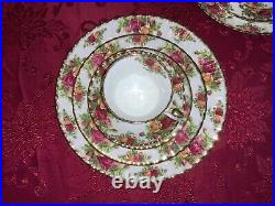1962 Royal Albert Old Country Roses Fine China Dinnerware 5 Place Settings