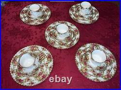 1962 Royal Albert Old Country Roses Fine China Dinnerware 5 Place Settings