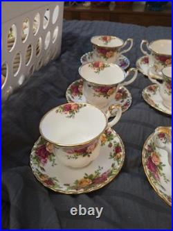 1962 Royal Albert Old Country Roses Footed Tea Cups & Saucers England Set of 8
