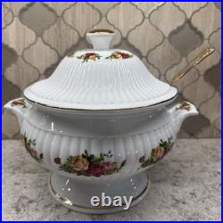 1962 Royal Albert Old Country Roses Soup Tureen with Lid Fluted With Laddle New