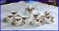 1970s VINTAGE ROYAL ALBERT OLD COUNTRY ROSES 2ND QUALITY 21 PIECE TEA SET