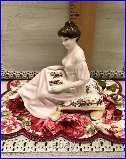 2001 Royal Albert Old Country Roses Pretty Ladies Figurine Thoughts Of You Ra1