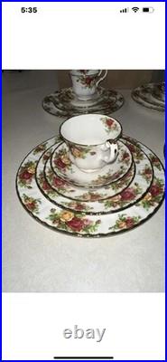 20-Piece Set of Royal Albert Old Country Roses Dinnerware Set England