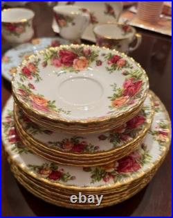 21 Pc Set Royal Albert Old Country Roses Bone China 1962 Marked