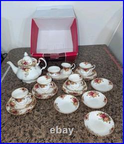 21 Piece tea set Royal Albert Old Country Roses Teapot 4 teacup trio saucer bowl