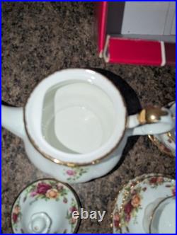 21 Piece tea set Royal Albert Old Country Roses Teapot 4 teacup trio saucer bowl