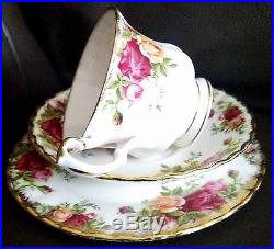 22 Piece Royal Albert Old Country Roses Bone China Tea/Cake Service & Ornaments