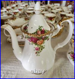 24 Settings, Beautiful HUGE SET Royal Albert Old Country Roses Made In England