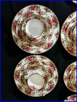 35 Piece Set of Royal Albert 1962 England OLD COUNTRY ROSES Dinnerware
