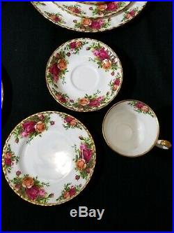 35 Piece Set of Royal Albert 1962 England OLD COUNTRY ROSES Dinnerware
