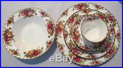 36 pcs Royal Albert Old Country Roses 1962 England, 6 pc serv for 6 Storage bags