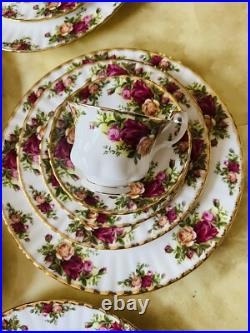 40 Pieces Royal Albert Old Country Roses. 8 Sets