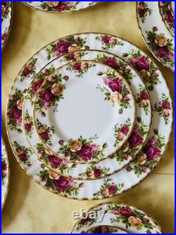 40 Pieces Royal Albert Old Country Roses. 8 Sets