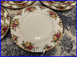 40 Pieces Royal Albert Old Country Roses Eight 5 Piece Place Settings 40 Pieces Royal Albert Old Country Roses Eight 5 Piece Place Settings
