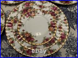 40 Pieces Royal Albert Old Country Roses Eight 5 Piece Place Settings 40 Pieces Royal Albert Old Country Roses Eight 5 Piece Place Settings