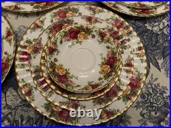 40 Pieces Royal Albert Old Country Roses Eight 5 Piece Place Settings 40 Pieces Royal Albert Old Country Roses Eight 5 Piece Place Settings