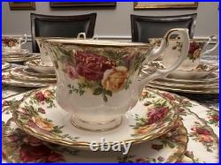 40 Pieces Royal Albert Old Country Roses Eight 5 Piece Place Settings 40 Pieces Royal Albert Old Country Roses Eight 5 Piece Place Settings