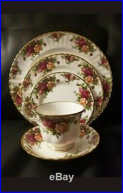 40 pieceRoyal AlbertOLD COUNTRY ROSESBone China5 Pieces ea8 Settings