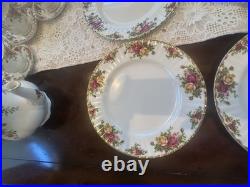 6 1962 Royal Albert Old Country Roses10.5 Dinner Plates Bone China 22K Gold Rim