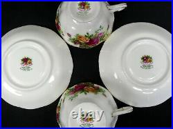 6 Old Country Roses Avon Tea Cups & Saucers, 1973-2002, England, Royal Albert