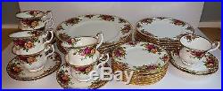 8 PLACE SETTINGS ROYAL ALBERT England OLD COUNTRY ROSES (MINUS A CUP) 39 PIECE