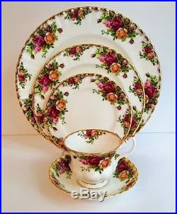 8 PLACE SETTINGS ROYAL ALBERT England OLD COUNTRY ROSES (MINUS A CUP) 39 PIECE