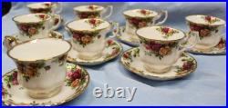 8 Royal Albert Bone China OLD COUNTRY ROSES FOOTED CUPS & SAUCERS