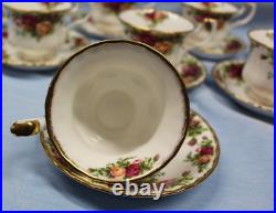 8 Royal Albert Bone China OLD COUNTRY ROSES FOOTED CUPS & SAUCERS