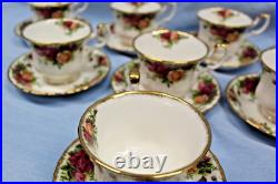 8 Royal Albert Bone China OLD COUNTRY ROSES FOOTED CUPS & SAUCERS