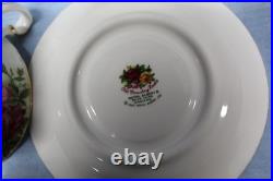 8 Royal Albert Bone China OLD COUNTRY ROSES FOOTED CUPS & SAUCERS