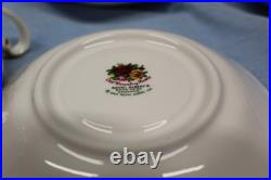 8 Royal Albert Bone China OLD COUNTRY ROSES FOOTED CUPS & SAUCERS
