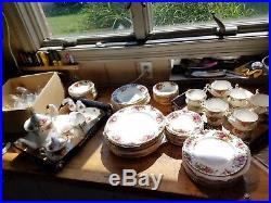 91 pcs Old Country Roses by Royal Albert, bone china, made in England, 1962 pa