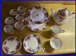 Antique/Vintage royal albert made in England 1962 old country Roses tea pot set