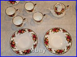 Beautiful 1962 Royal Albert Old Country Rose Dinnerware Set Made In England